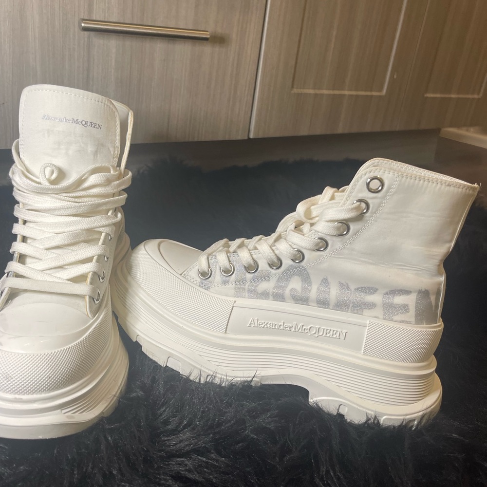 Alaxander McQUEEN’s Tread Slick Boot